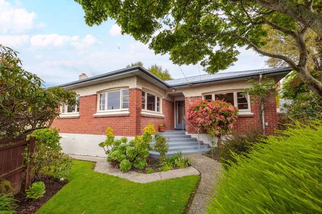 Classic 1940's Roslyn Charmer