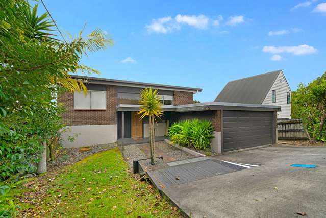 Sweeping Views & Perfect Family Living!