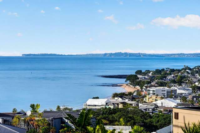 Lock Up & Leave: Panoramic Views, Flexible Living