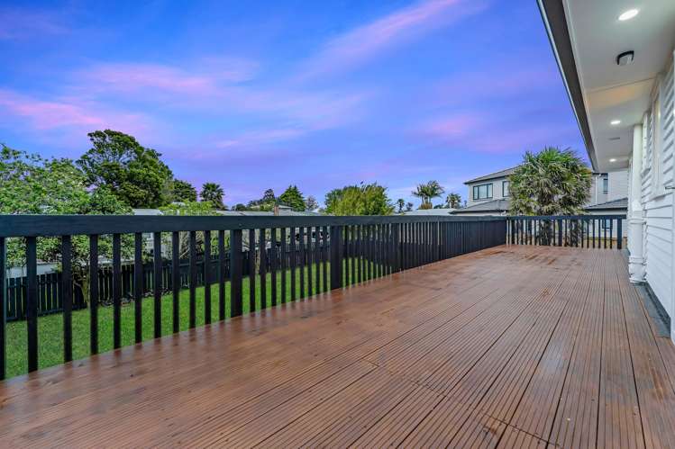 12 Ozich Avenue Te Atatu South_15