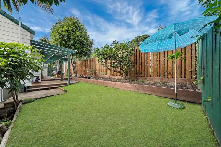 1/11 De Val Drive Titirangi_7