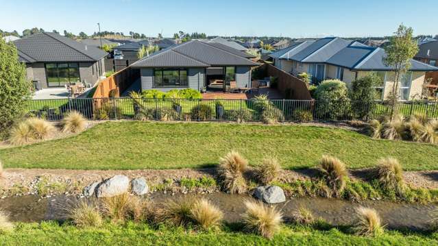 ROLLESTON - THREE BEDROOM, TWO BATHROOOM IMMACULATE  HOME