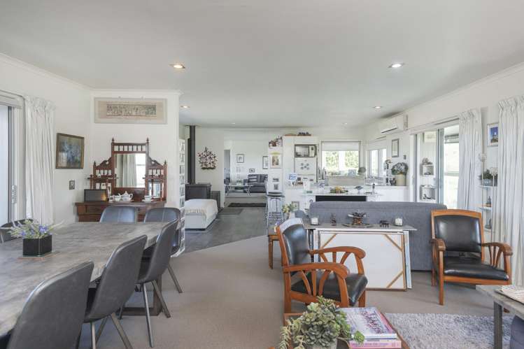 327 and 327a Taurau Valley Road Muriwai_23