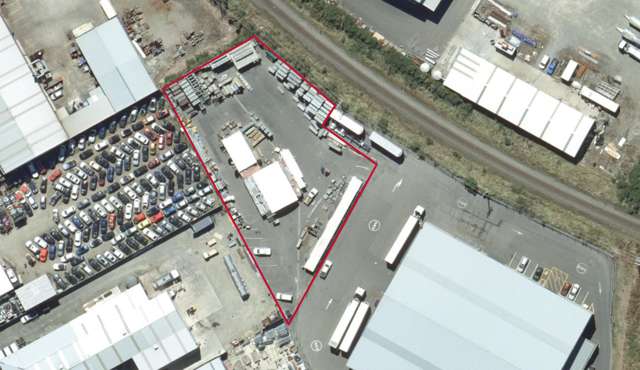 Huge 2,729sqm industrial yard for lease