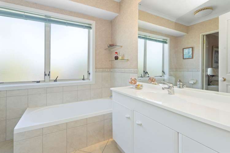 9a Meadway Sunnyhills_13