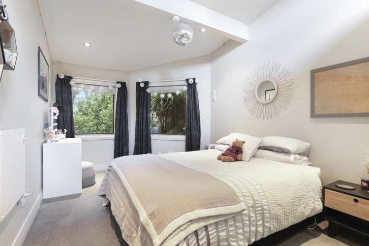 535 Scenic Drive Waiatarua_17