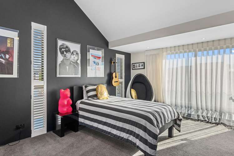 7 Helmores Lane Merivale_24