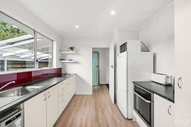 28 Omaha Grove Totara Park_1