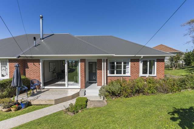 Sunny, Stylish and Ready to Move In