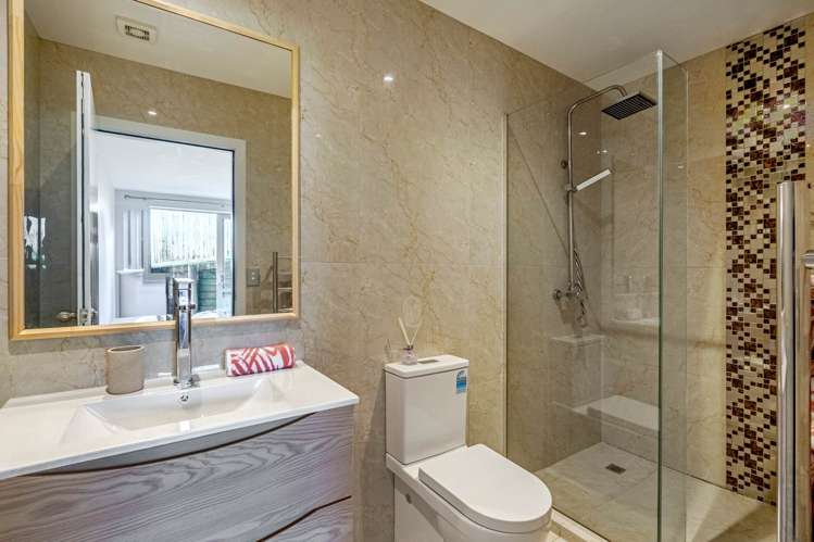 17 Limmer Place Browns Bay_25