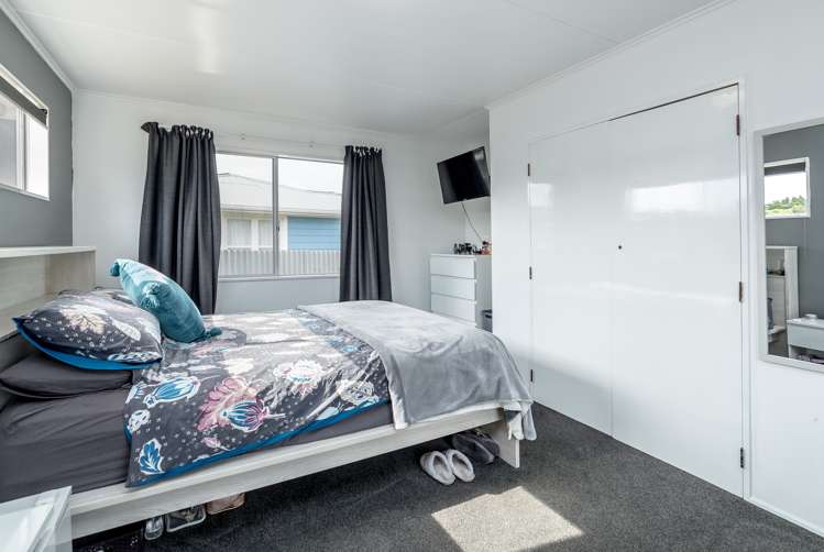 12 William Benton Street Featherston_11