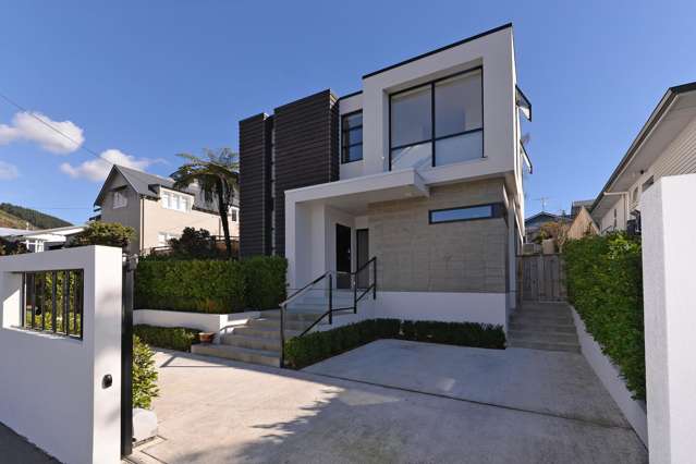 Executive CBD 4 bed/4 bath townhouse