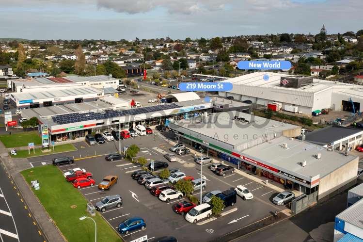 9B/219 Moore Street Howick_1