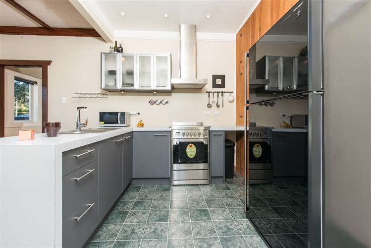 49 Queen Mary Avenue New Lynn_18