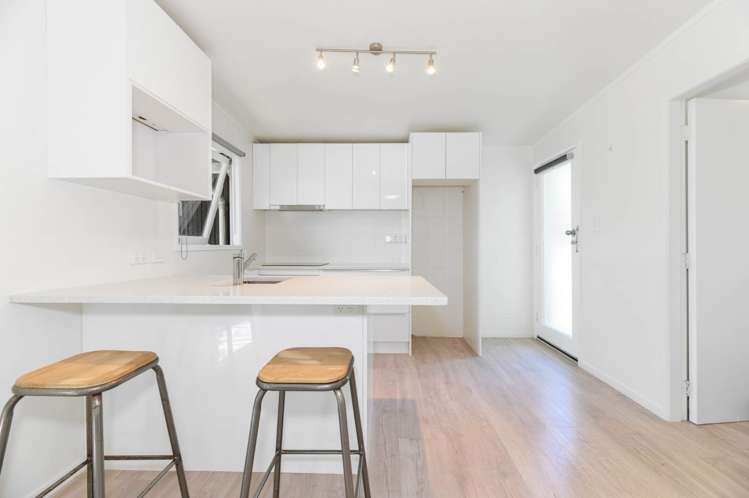 2/64 Chartwell Avenue Glenfield_3