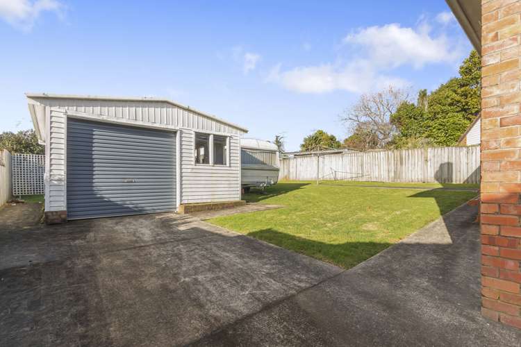 127 Flanshaw Road Te Atatu South_8