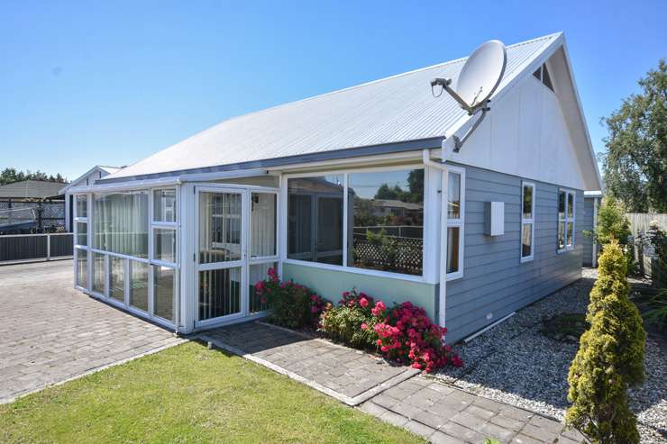 A roomy three-bedroom cottage on Lawrence Waitahuna Highway, in Lawrence, Clutha, sold this month for $390,000. Photo / Supplied