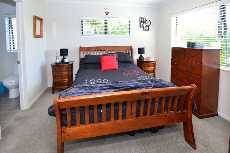 1 Barwick Place Stanmore Bay_8