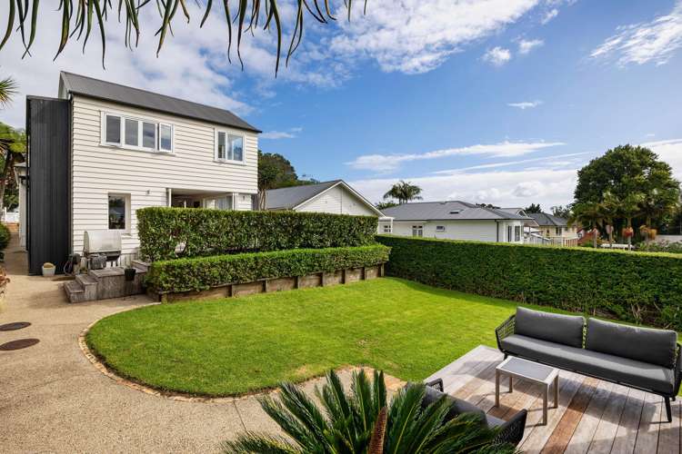 8 Summit Drive Mount Albert_36