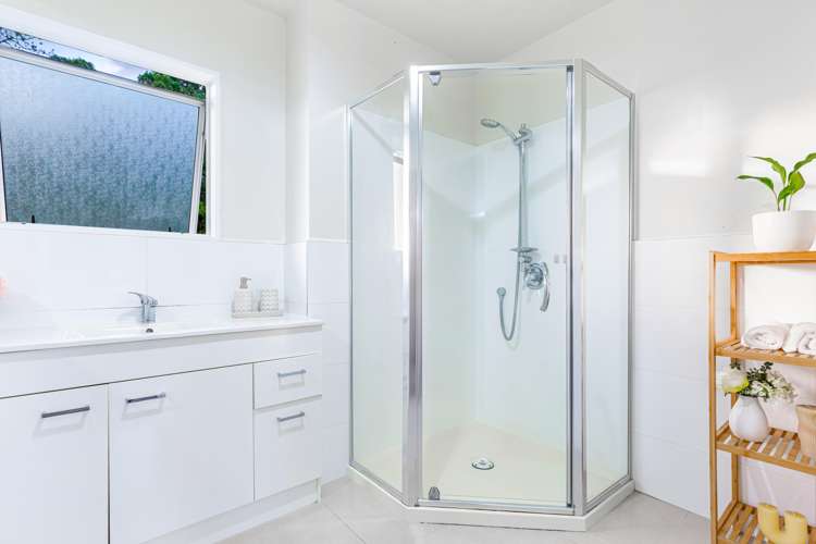 18 Alidade Place Massey_12