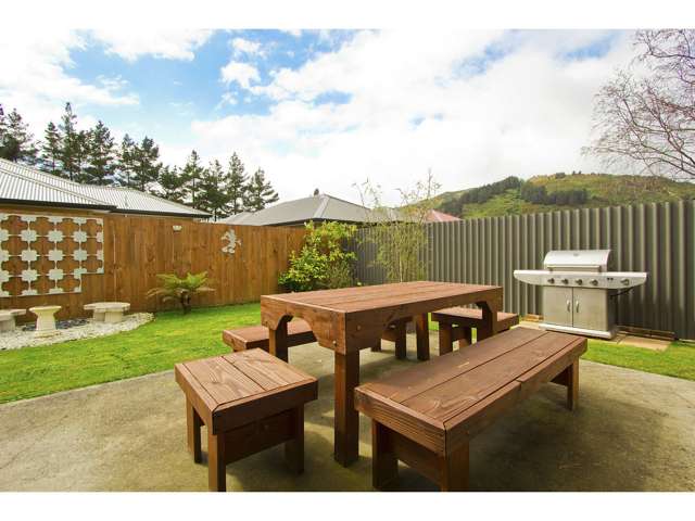 7 Woodland Grove Wainuiomata_2