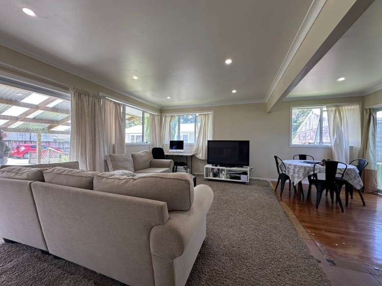 8 Lyndon Place Manurewa_3