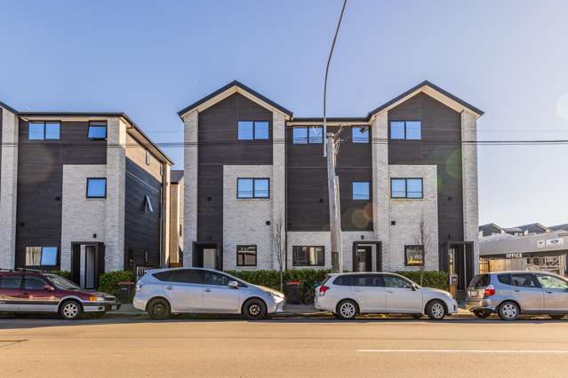 3 Bed CBD Townhouse – Walk to Te Kaha Stadium!