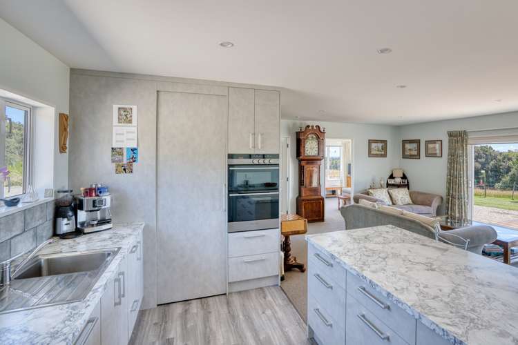 39 Ballarat Rise Hokitika_12