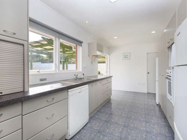 30 Meadway Sunnyhills_3