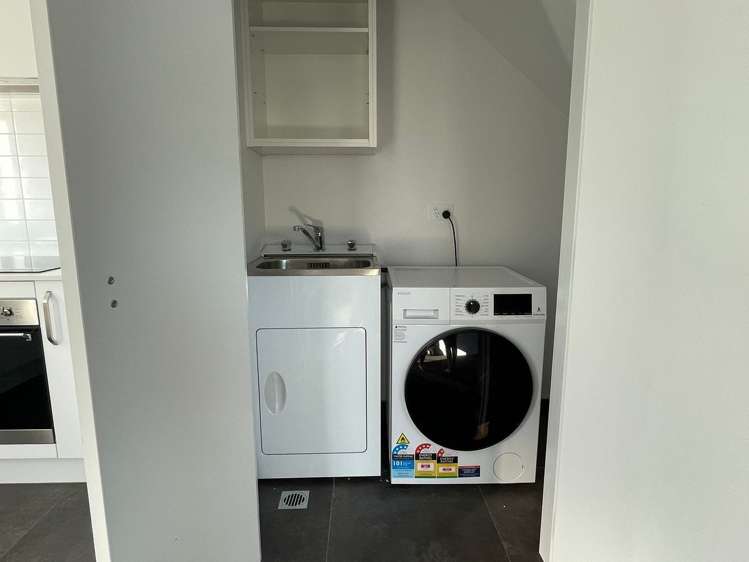 1/110 Kervil Avenue Te Atatu Peninsula_5