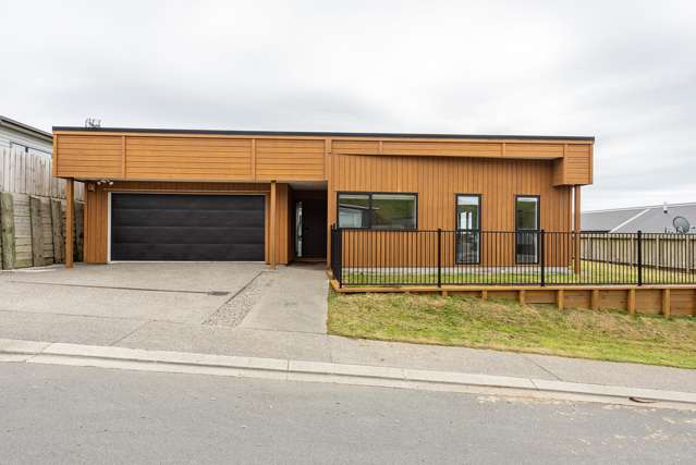 16 Red Beech Avenue Woodridge_2