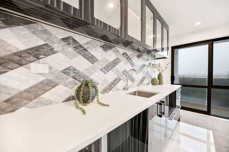 17 Hakinakina Drive Flat Bush_13