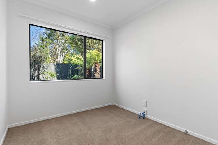 8a Coey Place Glen Eden_12