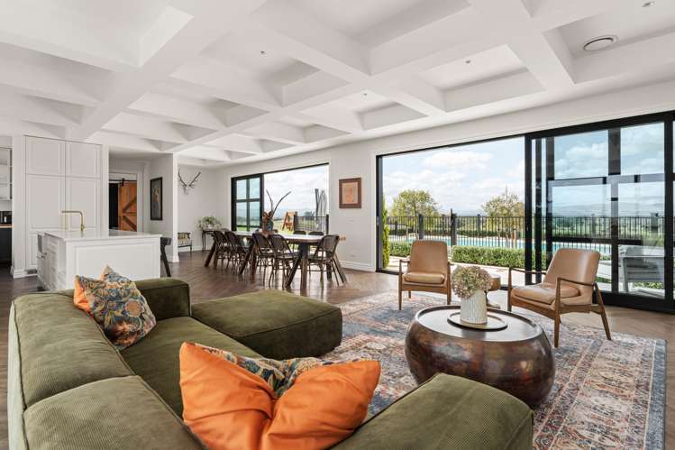 83 Charles Robert Drive Kahutara_11