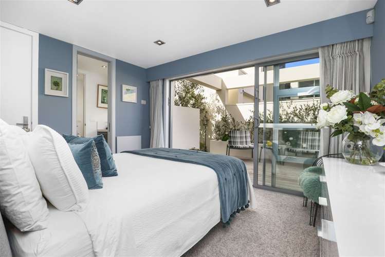 169 Lake Crescent Hamilton Lake_12