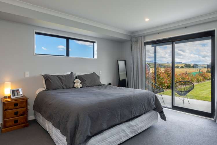 4 Hurricane Way Burleigh_8