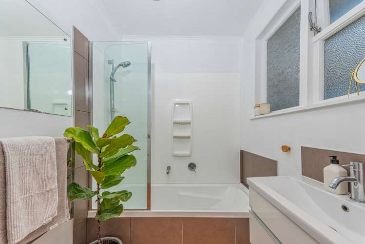 10 Marie Crescent Te Atatu South_14