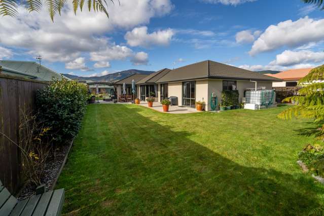 IMMACULATE, SUNNY HOME IN STOKE