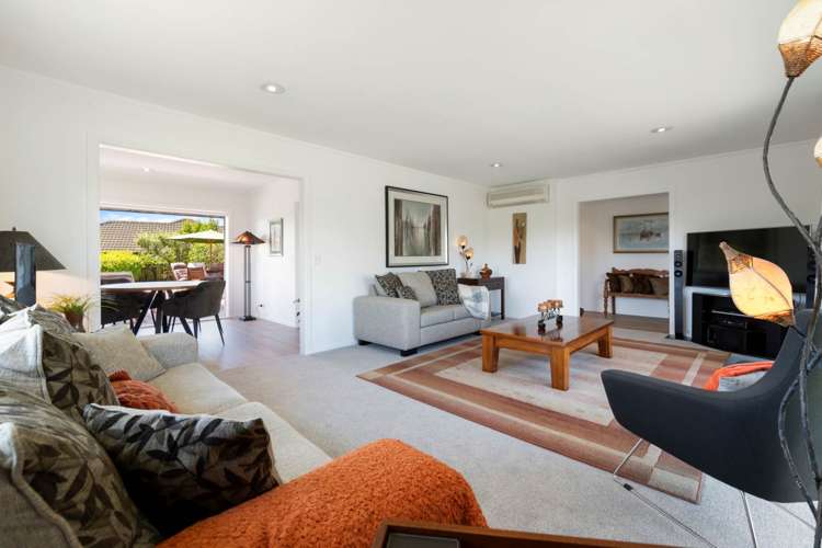 8 Newbliss Crescent East Tamaki Heights_11