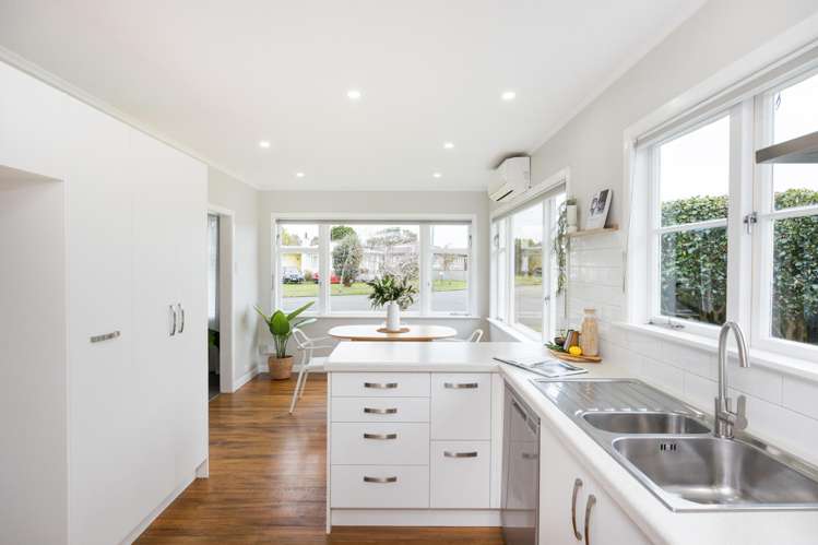 11 Churchill Avenue Feilding_16