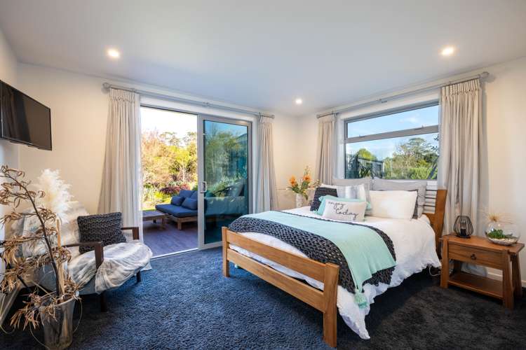 1895 Egmont Road Kaimiro_16