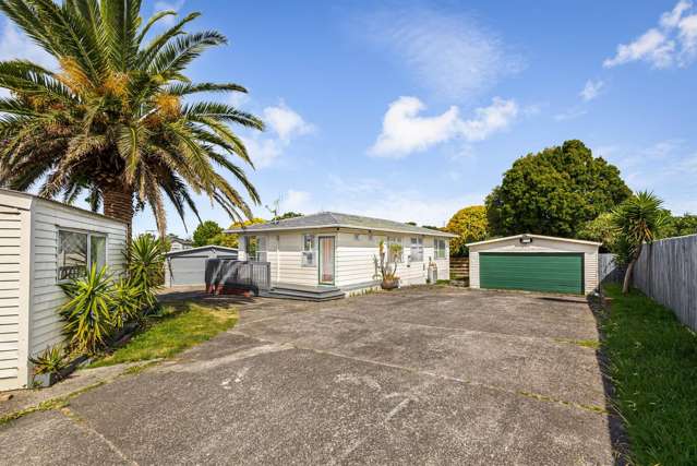 Multi Garaging Family Oasis