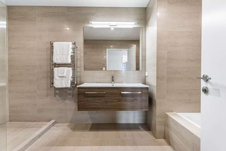 8 Saran Place Hillsborough_13