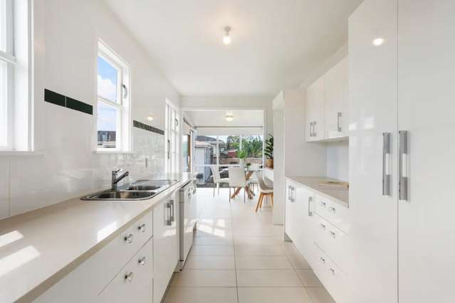 Charming standalone 3BR Onehunga Haven w/ Deck