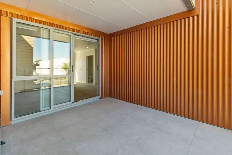 5/7 Vialou Street Hamilton Central_12