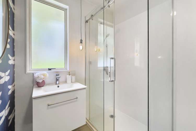 12a Maywood Crescent Glen Eden_9