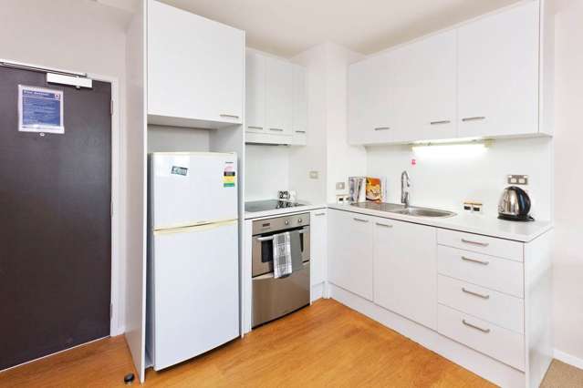 27D/16 Gore Street City Centre_1