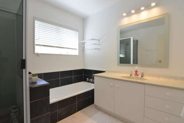 1/98a Captain Scott Road Glen Eden_9