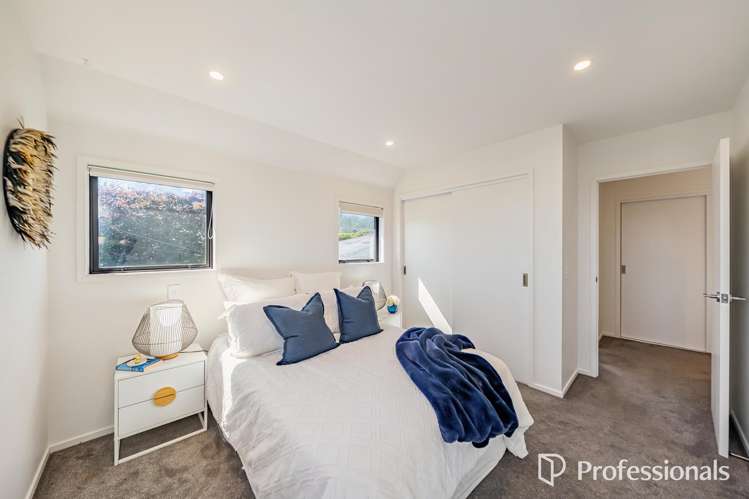 2/97 Whites Line East Waiwhetu_12