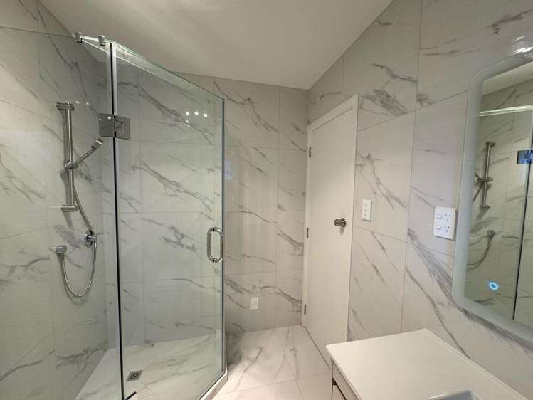 2/73 Lake Road Northcote_7